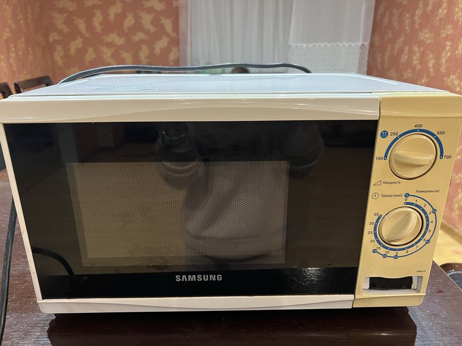 Мікрохвильова піч Samsung