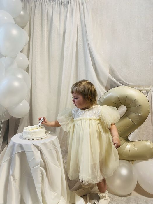 Мукня хмаринка на дівчинку