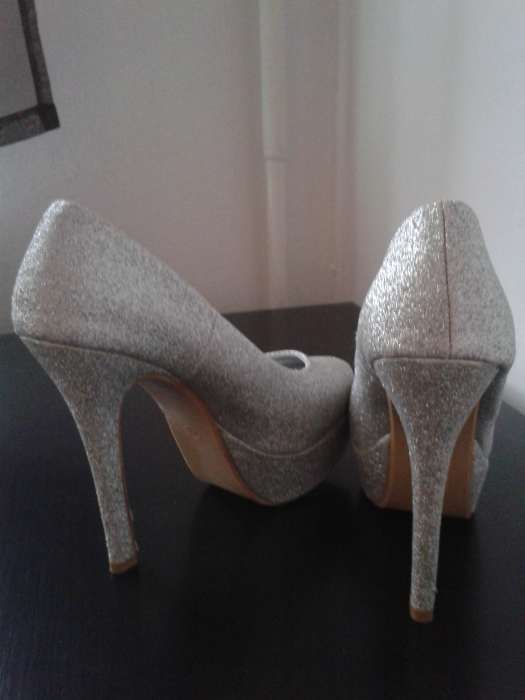 Buty w Srebrnym Brokacie