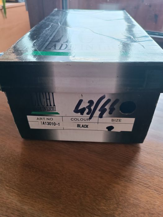 Продам нові лакові туфлі фірми LICHI, 44 размер