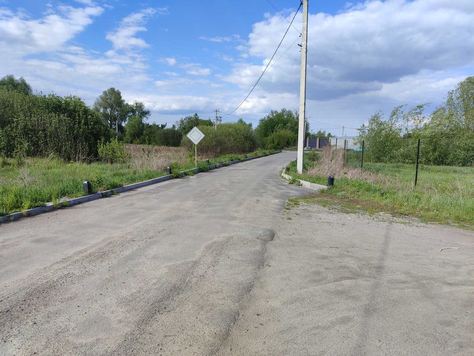 Продам Шикарну Ділянку в Рожнах 24 сотки Кутова Ділиться  РІЧКА ДЕСНА