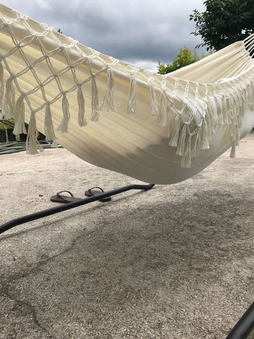 Cama de rede com estrutura