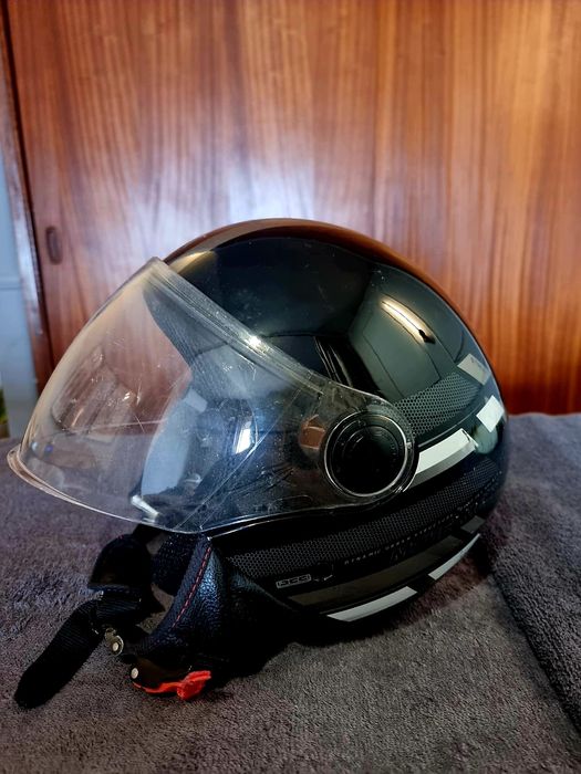 Capacete semi novo