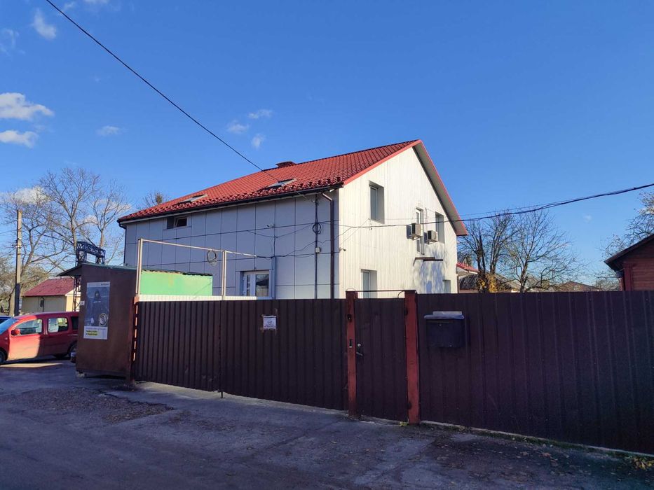 Продаж окремо стоячої будівлі ( моживо  частинами)  по вул. Любецька