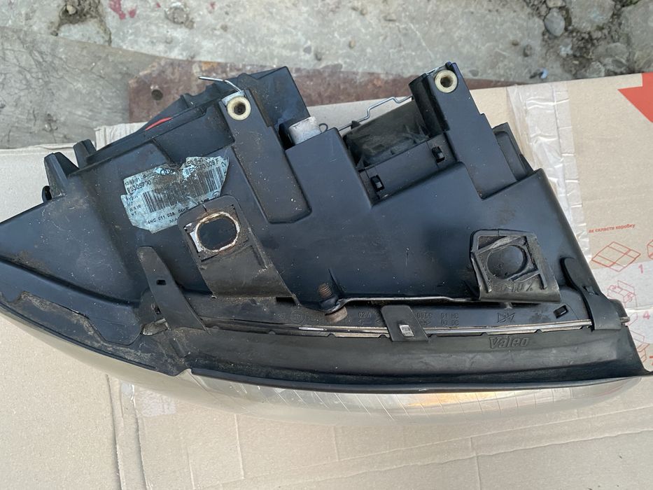 ліва фара ауді а4б6