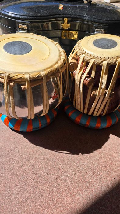 Tablá - instrume to de percussão indiano