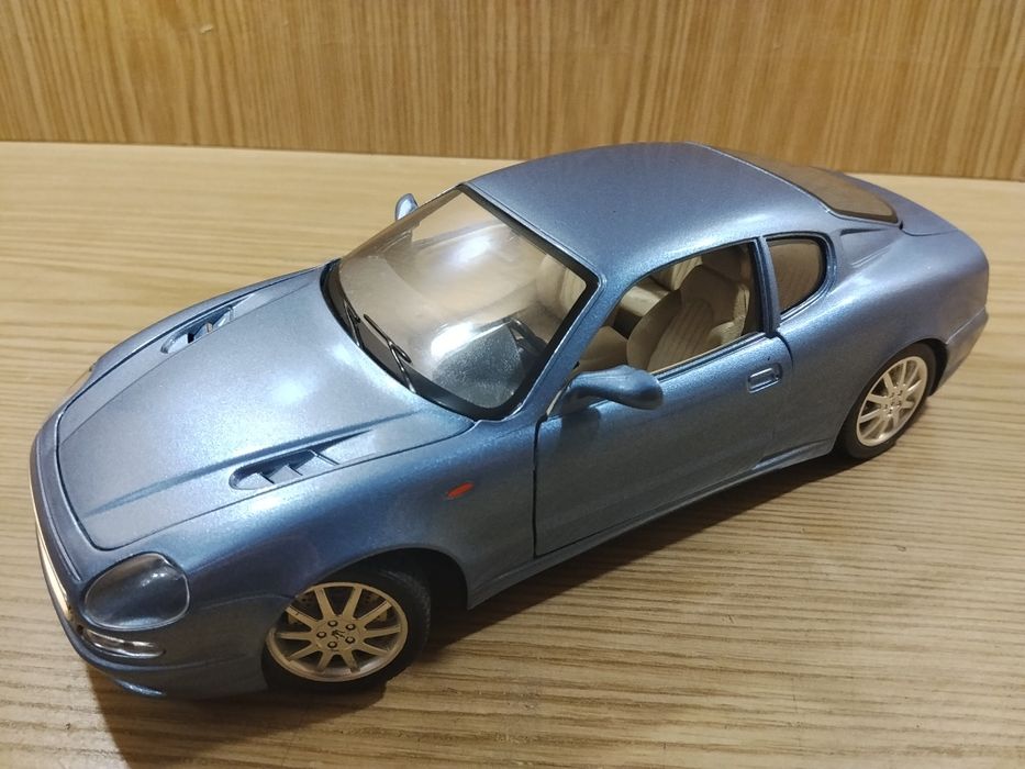 Модель машины авто Maserati 3200 gt 1998 1:18 burago Мазерати Металл