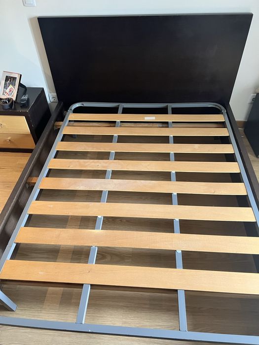Cama casal + 2 mesas cabeceira