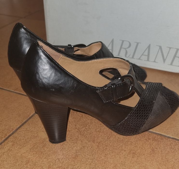 Buty na obcasie z odkrytymi palcami