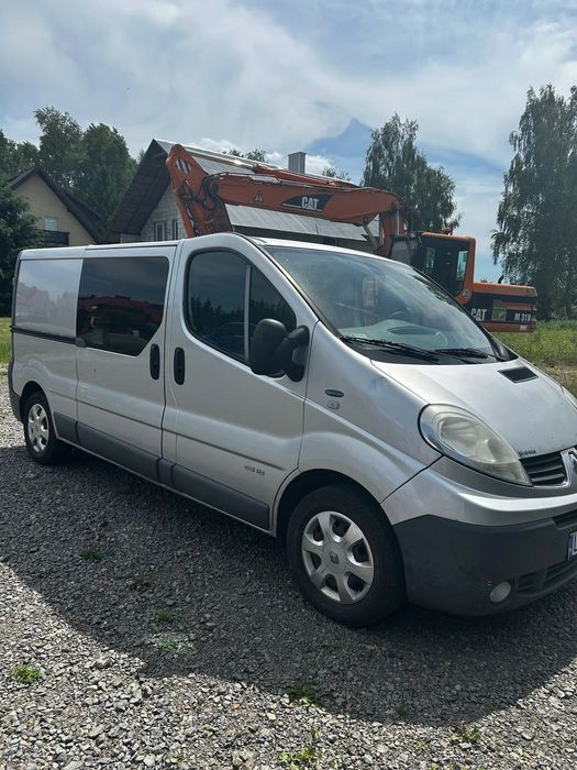 Renault TRAFIC  Smochód ciężarowy RENAULT TRAFIC 6-cio osobowy