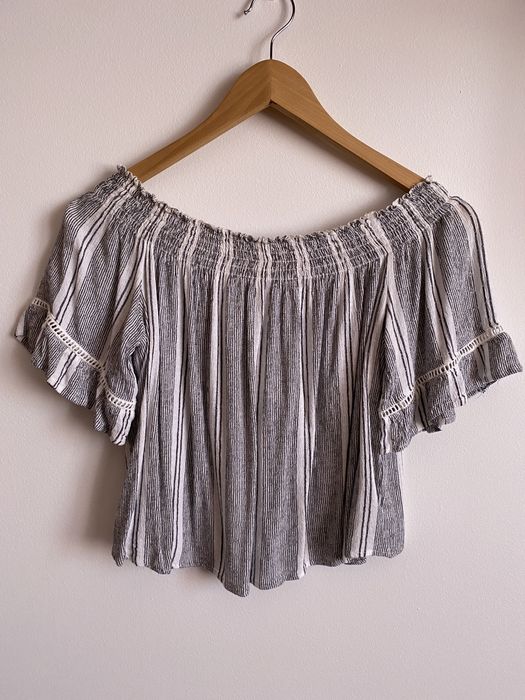 Blusa cai cai preta e branca Bershka