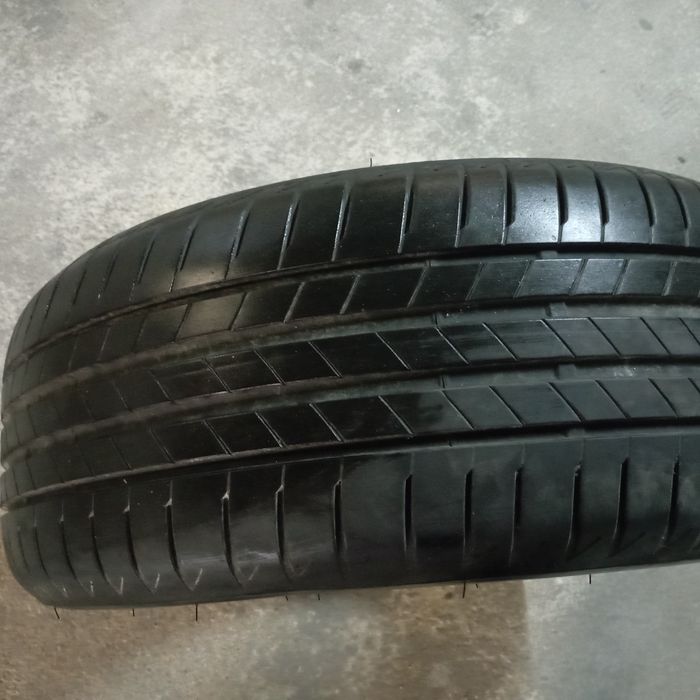Vendo 2 pneus semi novos