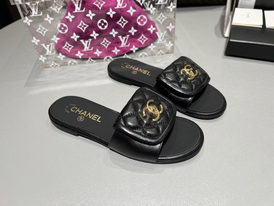 Klapki Chanel black leather