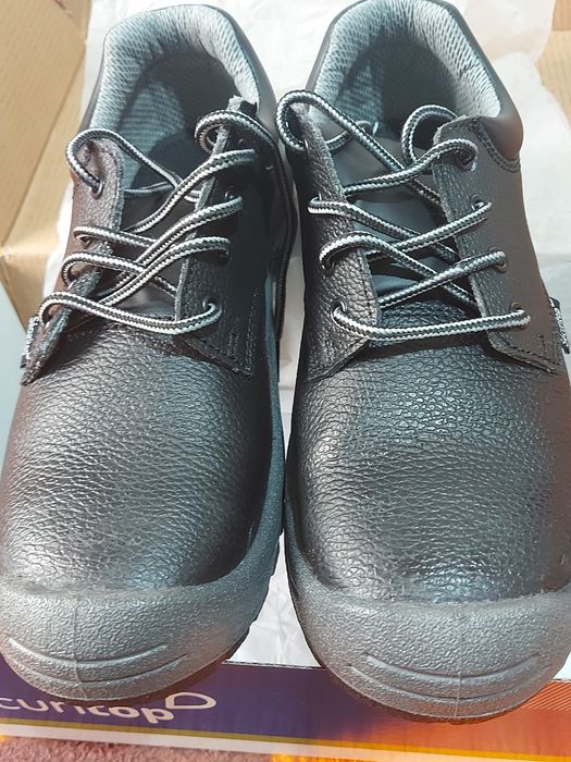 Sapatos de segurança biqueira de aço. Tam-42 Novos.