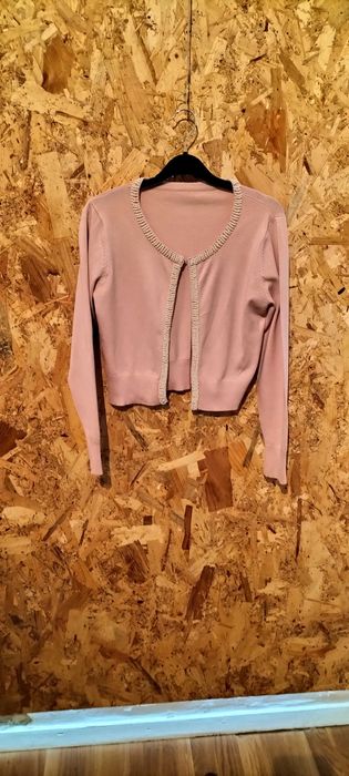 Casaco de malha com aplicação de perolas