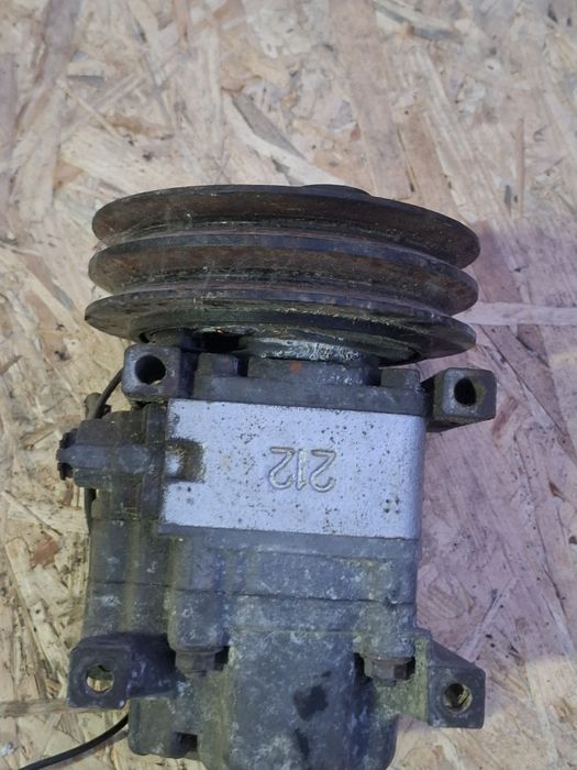 Компресор кондиціонера Mazda 323 BA / BG — 1.3, 1.5, 1.6 (Оригінал)
