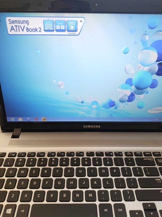 Sprzedam laptopa Samsung NP270E5E