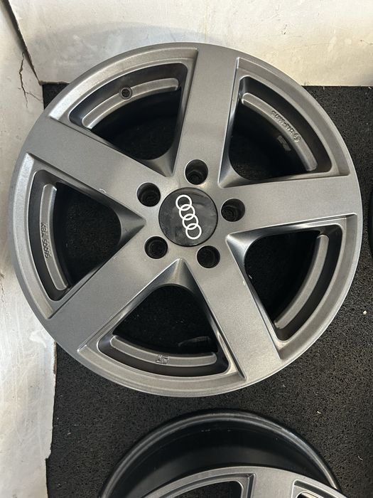 127 Felgi Aluminiowe AUDI R 16 5x112 otwór 66,6 Bardzo Ładne
