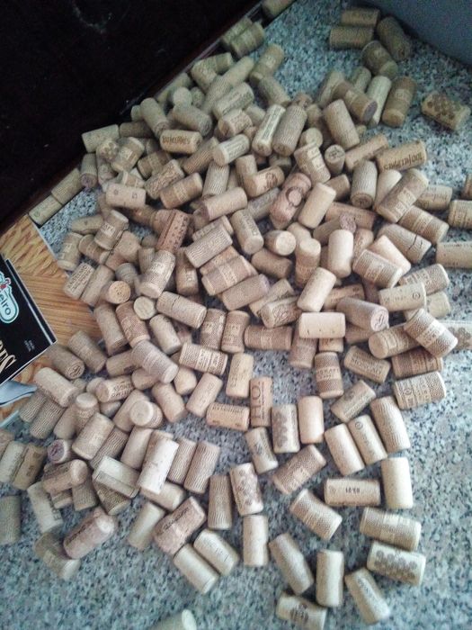 Conjunto de 230 Rolhas de Cortiça