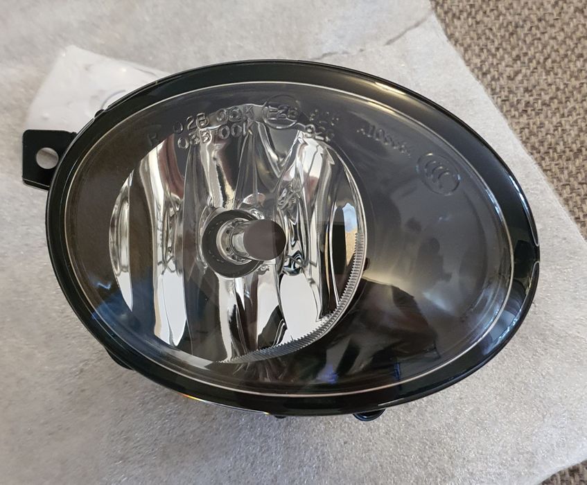 Halogen prawy VW AMAROK nowy oryginalny