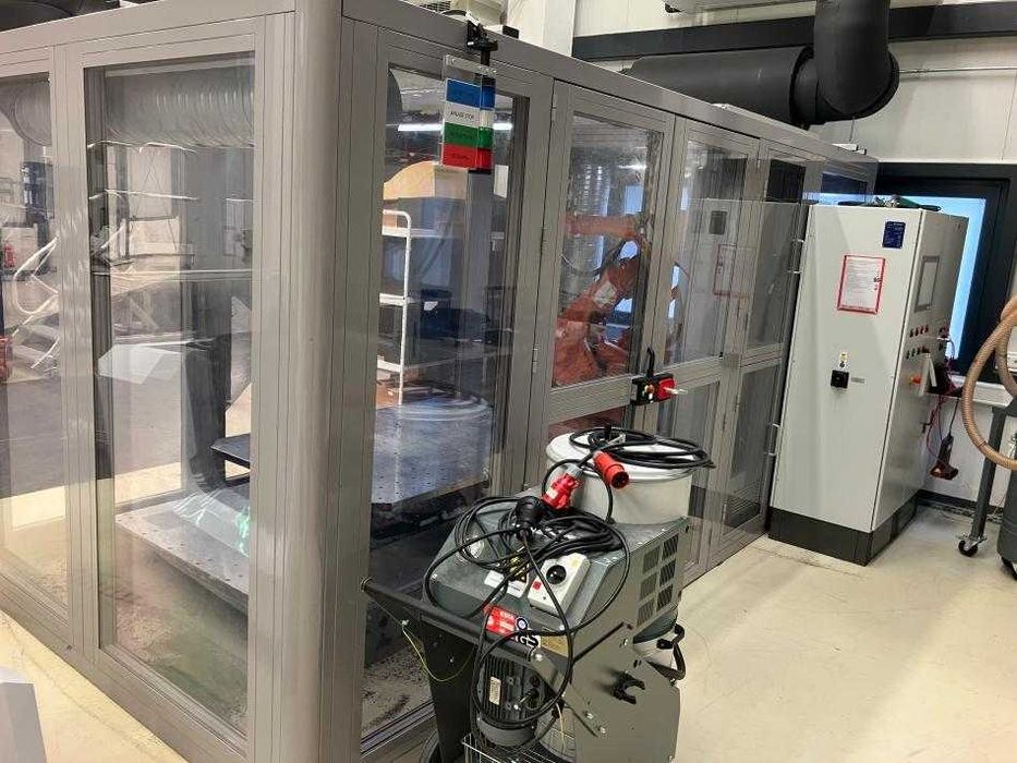 Robot Frezujący ABB IRB 4400 16R cela,wyciąg,stół 360,magazyn narzędz