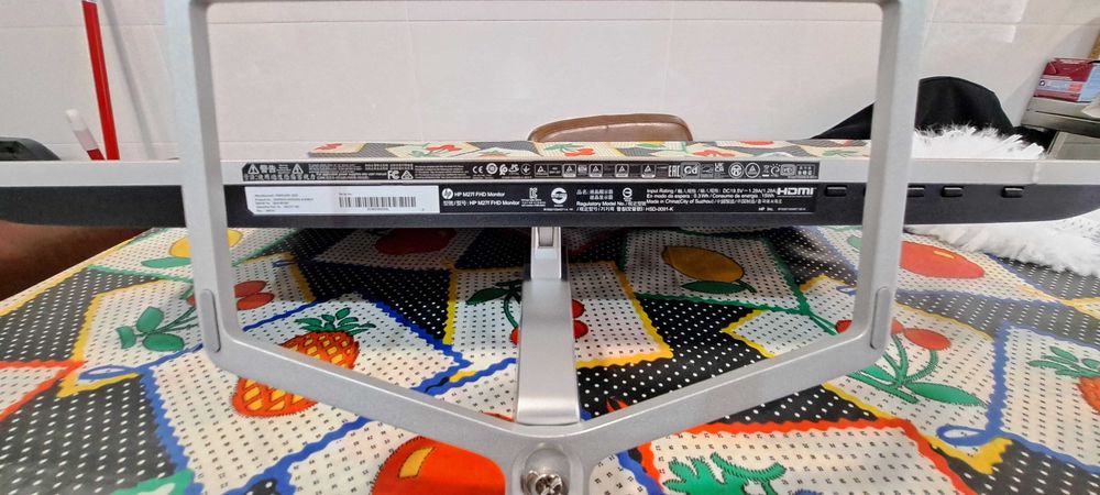 Monitor HP M27f pouco usado