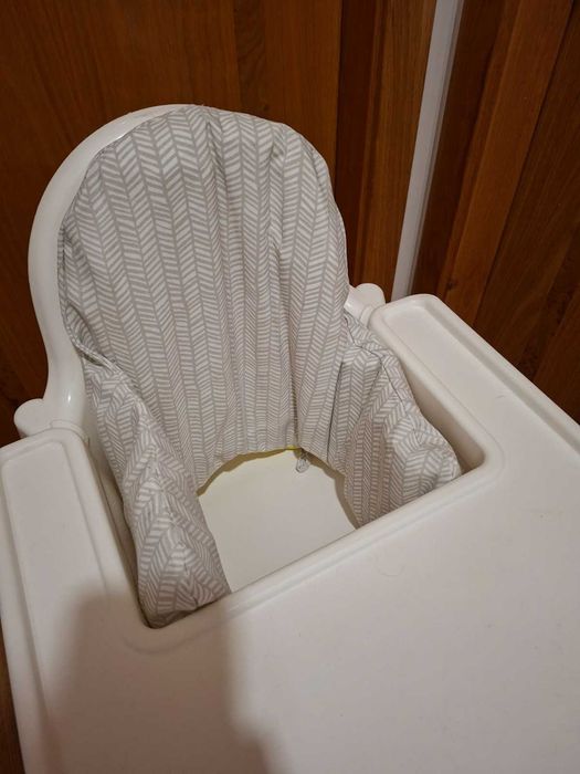 Cadeira IKEA ANTILOP com almofada redutora e apoio de pés