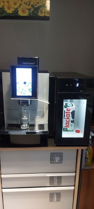 profesjonalny ekspres do kawy + lodówka na mleko