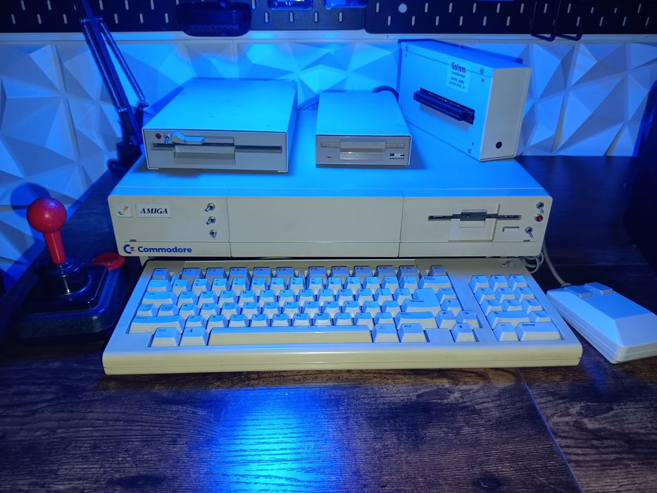 Amiga 1000 z dodatkami