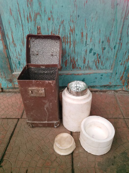 Радянський термос з замком