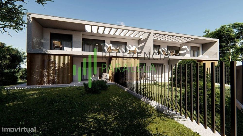 Apartamento T1 Moderno com Logradouro e Garagem em Vila Nova de Anh...