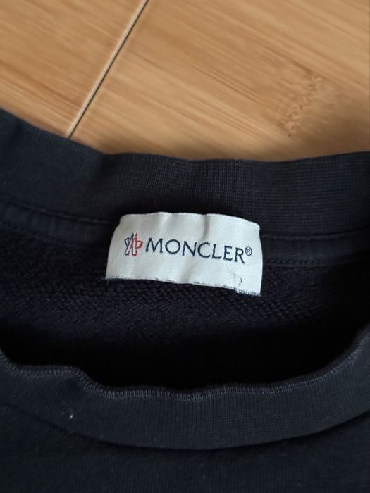 Czarna bluza moncler rozmiar  M  bez wad