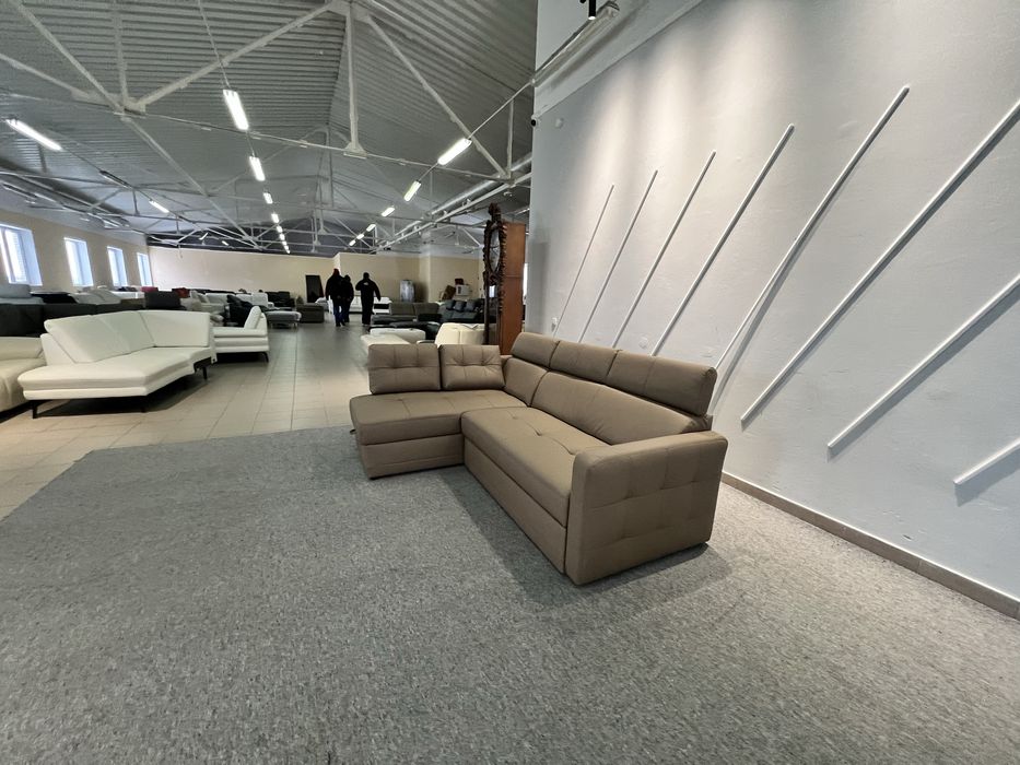 Диван шкіряний кутовий розкладний з нішею виставковий стан новий