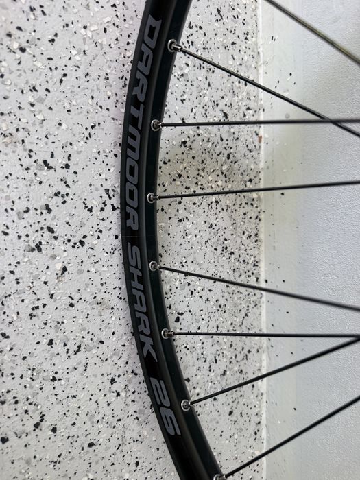 Kolo przednie 26” DIRT Joytech 15x100 Dartmoor Sapim GRAY