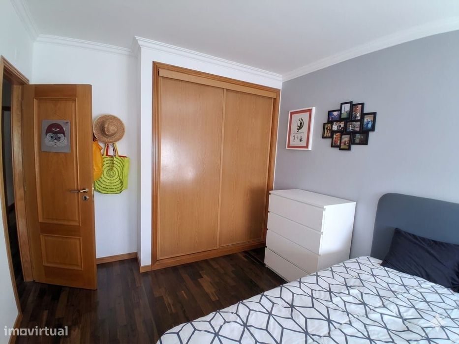 Apartamento T3 com varanda em Carcavelos