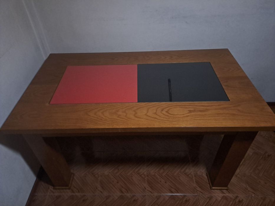Mesa de Jantar de Madeira Rústica com Tampo Colorido e Vidro 150x85x81