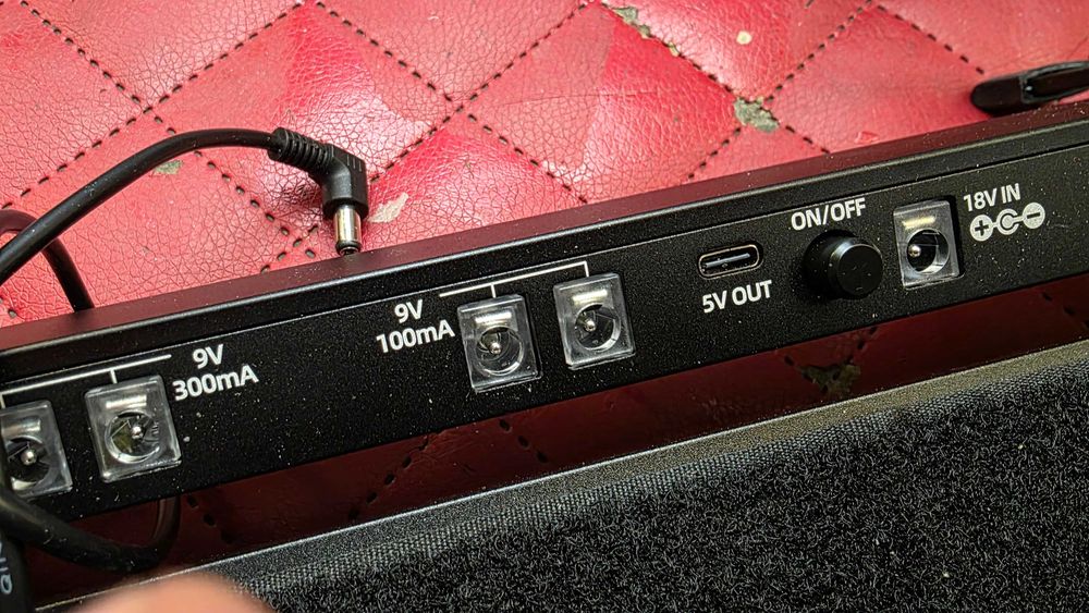 Pedalboard gitarowy z zasilaczem i torbą Caline CB108B