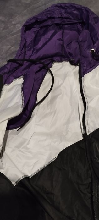 Жіночка вітровка