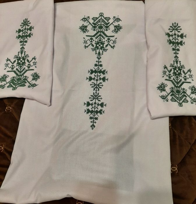Класична вишита сорочка