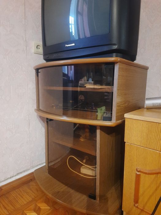 Тумбочка на колесах