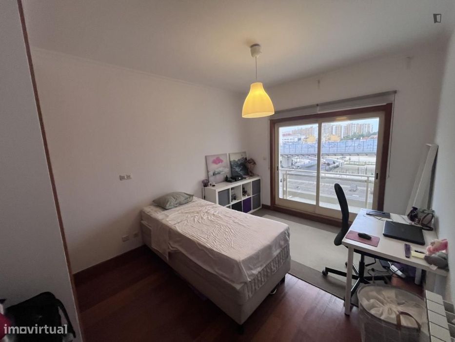 Quarto - localizado em Lumiar Lisbon