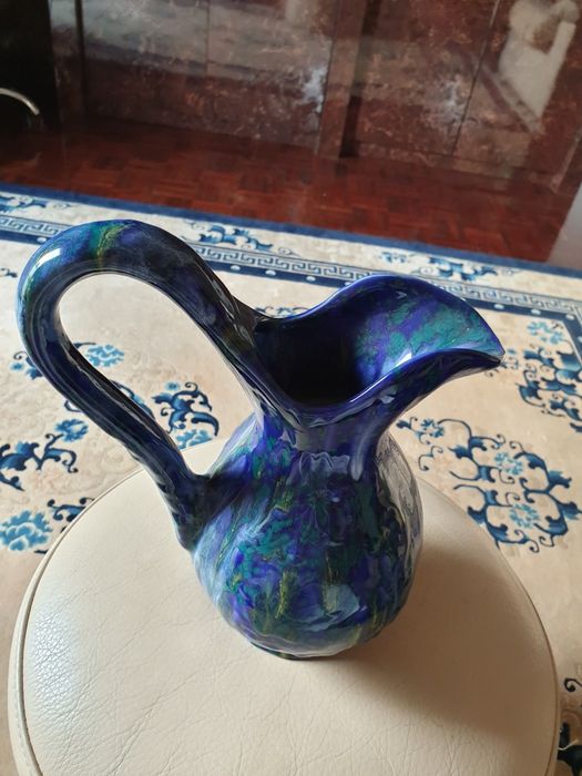 Jarra com asa em tons de azul
