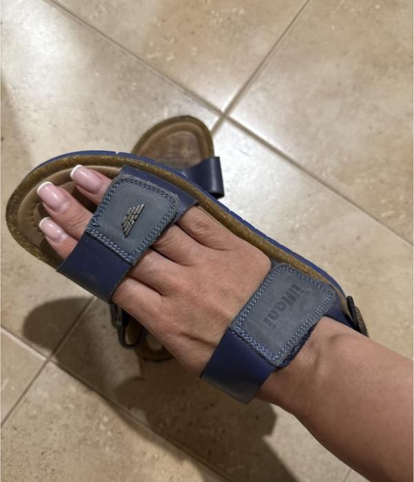 Шкіряні сандалі