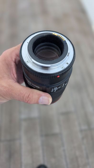 Canon ef 100mm f2.8 is usm macro