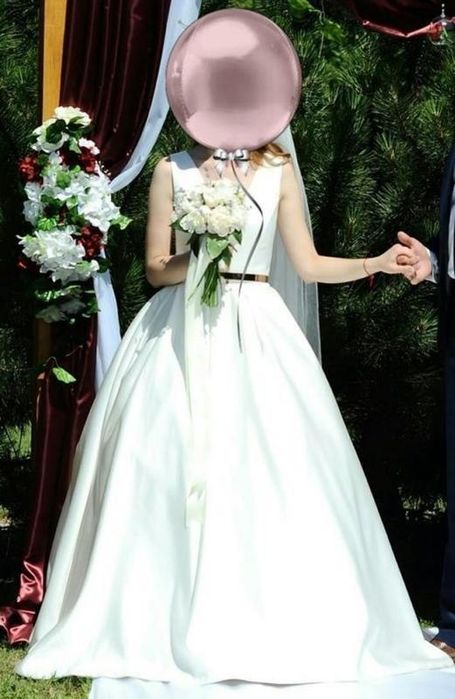 Продам весільну сукню