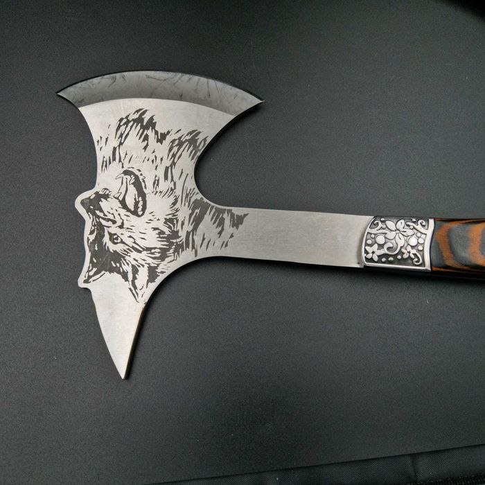 Toporek siekiera Tomahawk Wolf 32cm grawer wilk drewno pokrowiec