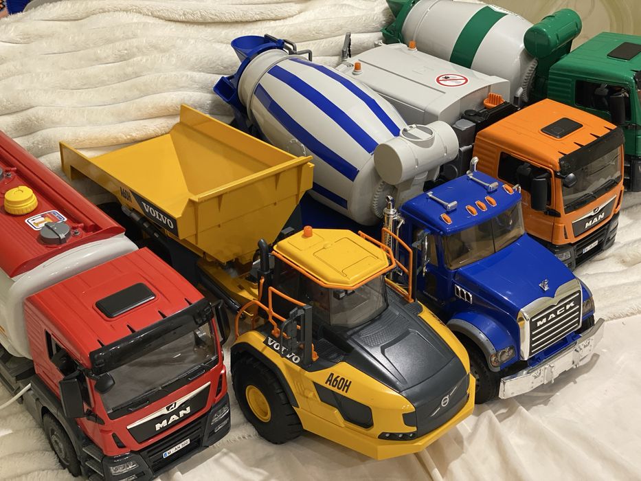 Самоскид самосвал брудер чудовий подарунок ідеальний новий стан