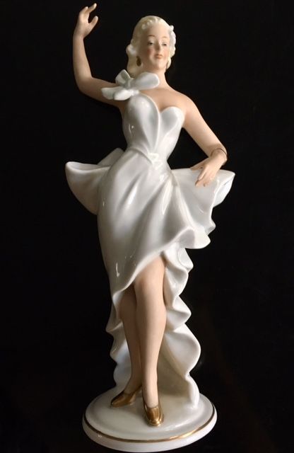 Антикварная Фарфоровая Статуэтка 
