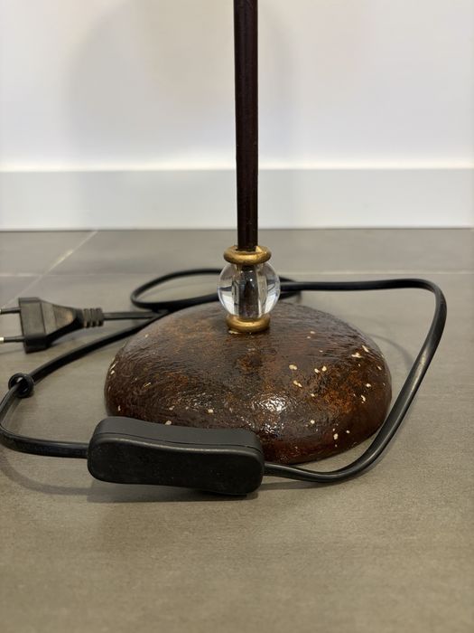 Candeeiro de mesa base castanha e abajur bege