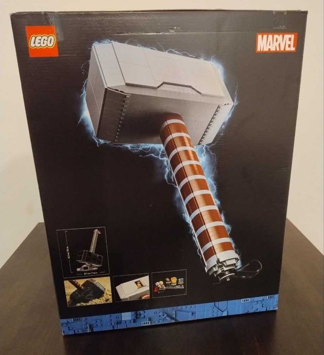 Конструктор LEGO Super Heroes Marvel 76209 Молот Тора (979 Деталей)